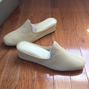 Daniel Green Bone Kidskin leather slippers